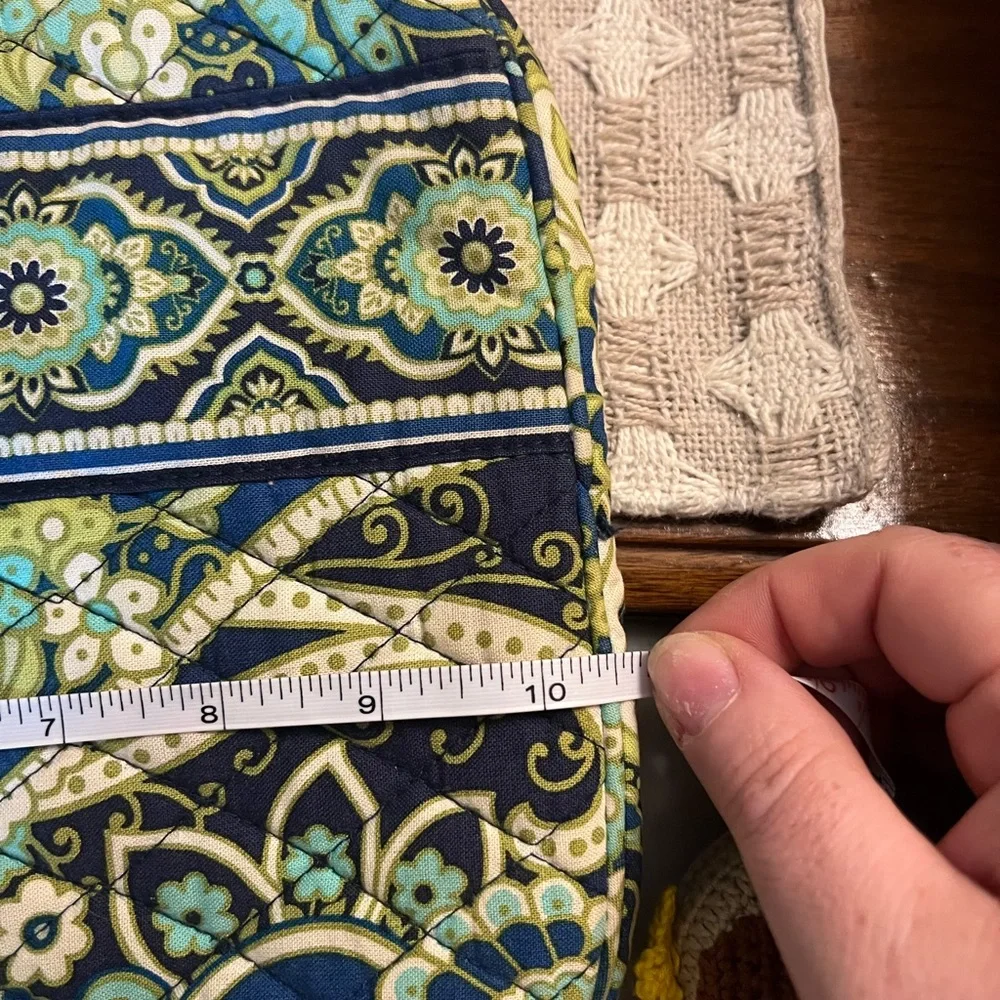 VERA BRADLEY Quilted Zippered Tablet Case in Rhythm and‎ Blues *RETIRED PRINT*
